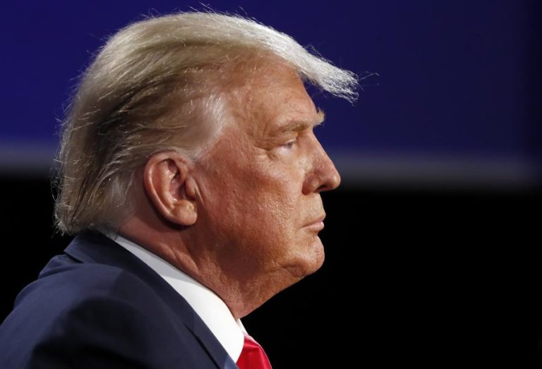 TRUMP INSISTE QUE GANHOU AS ELEIÇÕES HORAS APÓS BIDEN VENCER