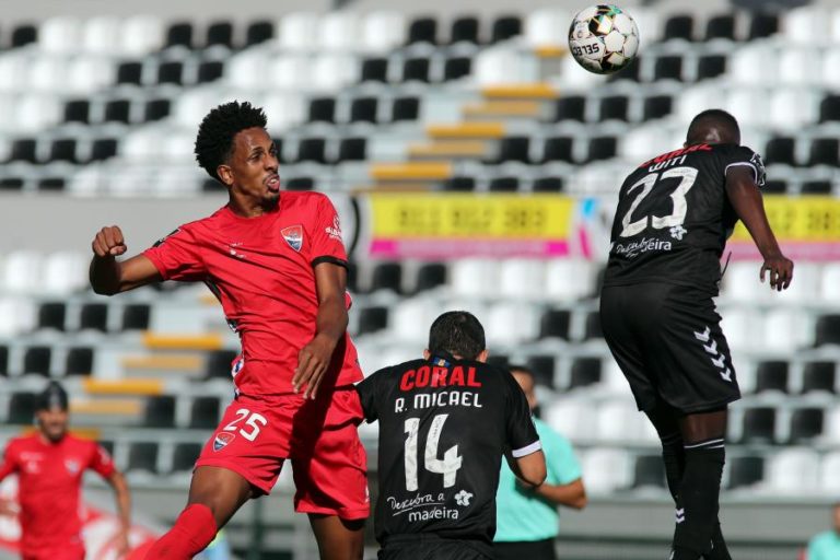 GIL VICENTE DESPERDIÇA DOIS PENÁLTIS E PERDE NOS DESCONTOS COM NACIONAL