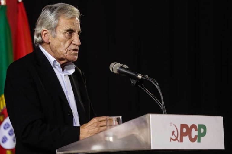 PCP ALERTA QUE BIDEN QUER MANTER POLÍTICA EXTERNA DE AMEAÇA À PAZ