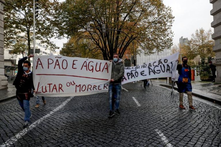 COVID-19: EMPRESÁRIOS DA RESTAURAÇÃO, COMERCIO E HOTELARIA PROTESTAM NO PORTO