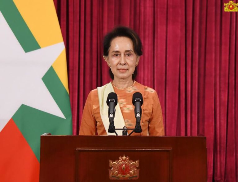 PARTIDO DE AUNG SAN SUU KYI GANHA ELEIÇÕES EM MYANMAR COM MAIORIA ABSOLUTA