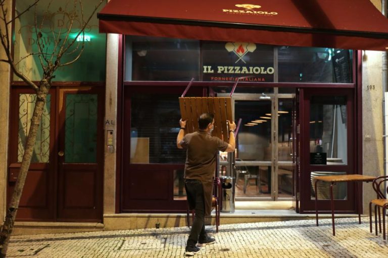 COVID-19: RESTAURANTES JÁ PODEM PEDIR APOIOS À RECEITA PERDIDA NOS FINS DE SEMANA