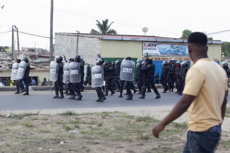 POLÍCIA DE LUANDA NEGA RESPONSABILIDADE NA MORTE DE MANIFESTANTE