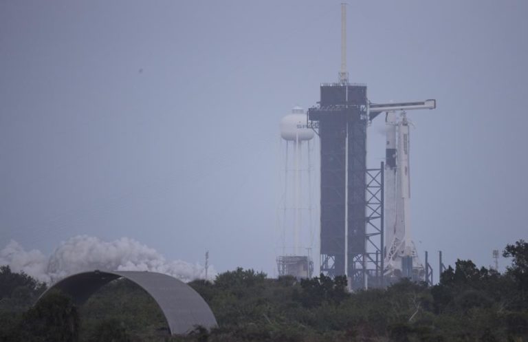 LANÇAMENTO DO FOGUETÃO DA SPACEX ADIADO DE SÁBADO PARA DOMINGO DEVIDO AO VENTO