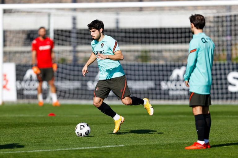 PORTUGAL REALIZA DERRADEIRO TREINO ANTES DA RECEÇÃO À FRANÇA