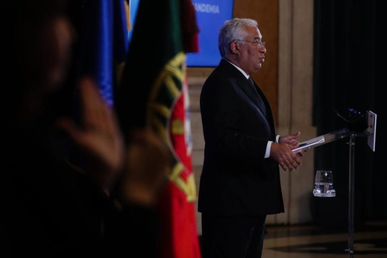 COVID-19: LOJAS DE CENTROS COMERCIAIS TÊM DE ENCERRAR ÀS 13:00 – ANTÓNIO COSTA