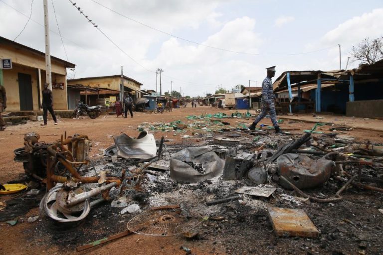 VIOLÊNCIA PÓS-ELEITORAL NA COSTA DO MARFIM LEVA AO ENCERRAMENTO DE MINA DE BAUXITE