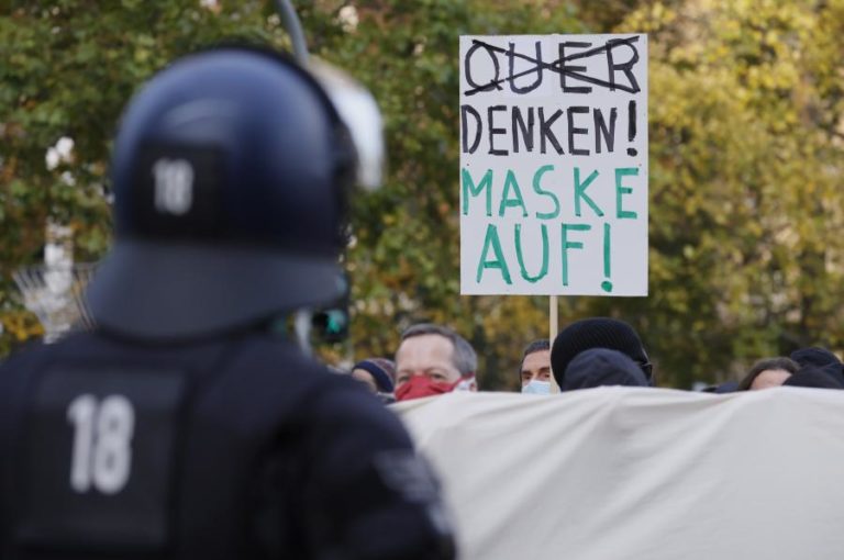 COVID-19: ALEMANHA PROÍBE MANIFESTAÇÃO DE NEGACIONISTAS NA QUARTA-FEIRA