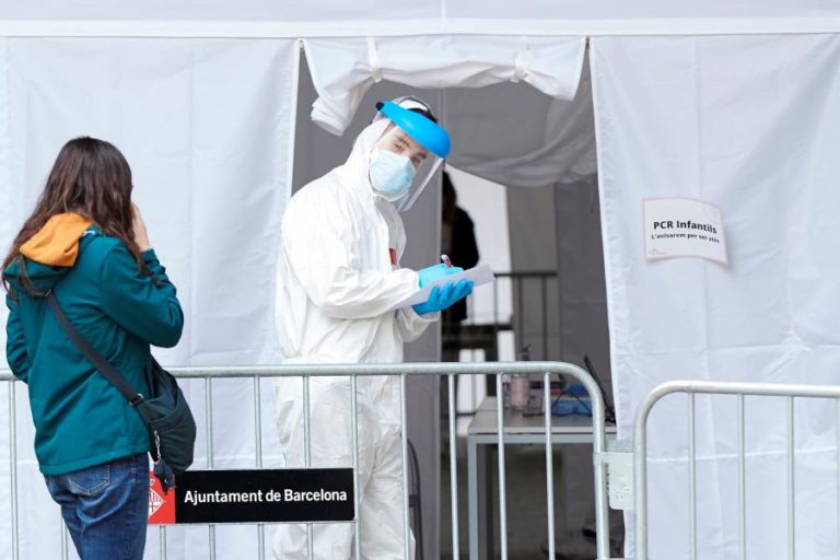 COVID-19: ESPANHA TEM 15.318 NOVOS CASOS E 351 ÓBITOS