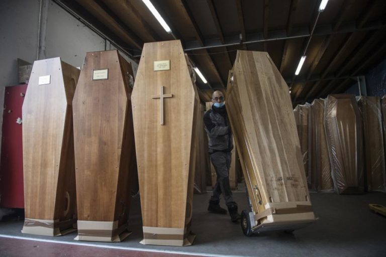 COVID-19: FRANÇA REGISTA 276 MORTES E REDUÇÃO DE ENTRADAS NOS CUIDADOS INTENSIVOS