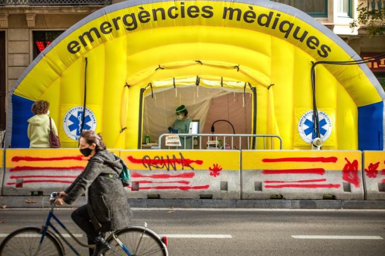 COVID-19: ESPANHA REGISTA 15.156 NOVOS CASOS E 328 MORTES