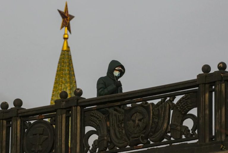 COVID-19: RÚSSIA ULTRAPASSA DOIS MILHÕES DE CASOS E REGISTA NOVOS RECORDES