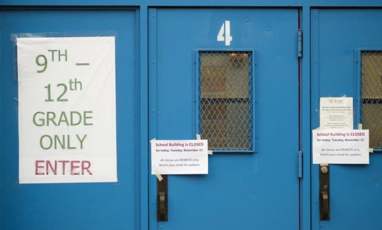 COVID-19:NOVA IORQUE REABRE ESCOLAS BÁSICAS MENOS DE DUAS SEMANAS DEPOIS DE AS TER ENCERRADO