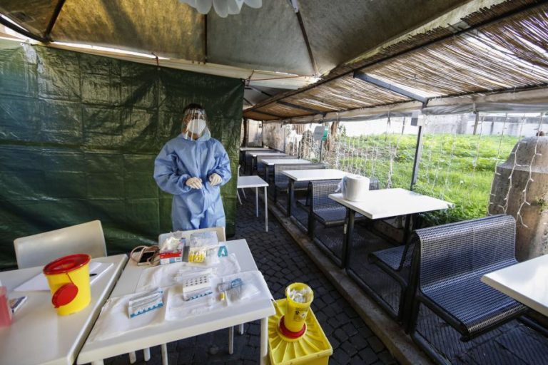 COVID-19: ITÁLIA ULTRAPASSA BARREIRA DAS 50 MIL MORTES