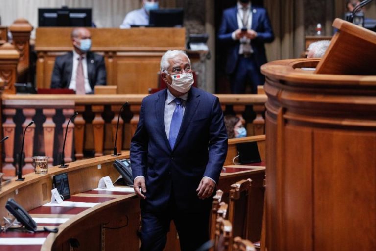 COVID-19: PARLAMENTO AUTORIZA ESTADO DE EMERGÊNCIA COM VOTOS A FAVOR DE PS E PSD