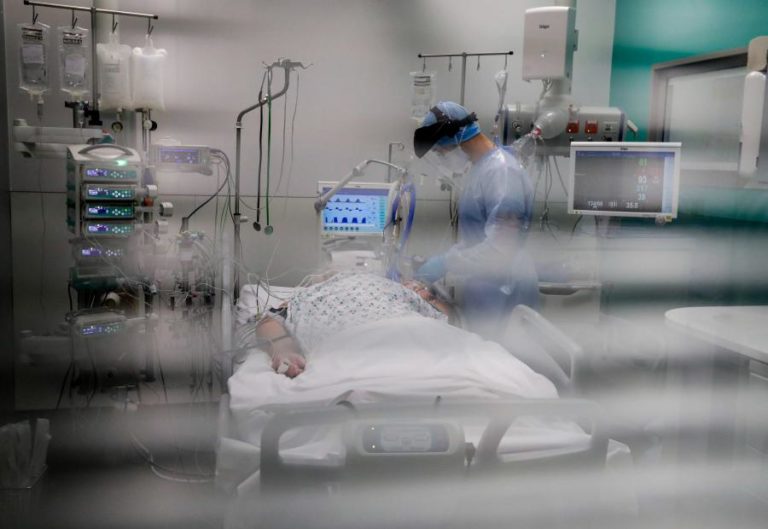 COVID-19: NÚMERO DE INTERNADOS EM CUIDADOS INTENSIVOS SOBE PARA 491