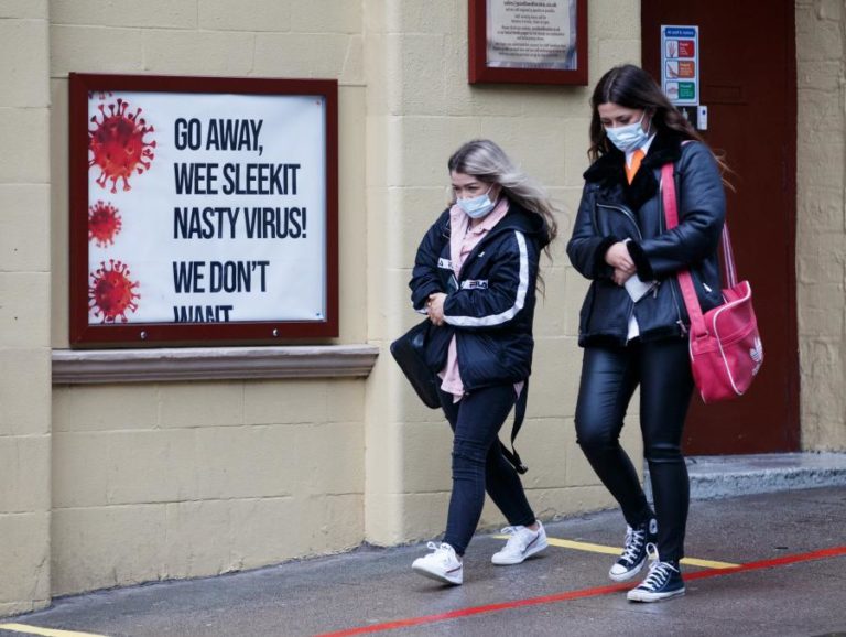 COVID-19: REINO UNIDO REGISTA 498 MORTES, MENOS 200 DO QUE NA VÉSPERA