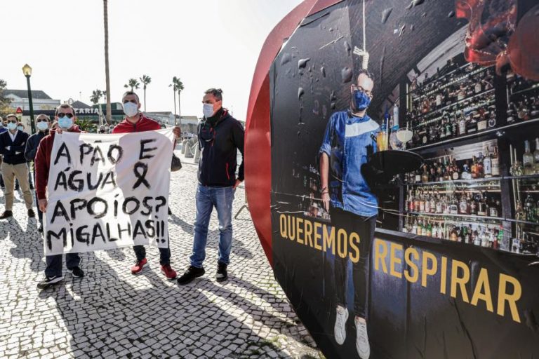 COVID-19: MOVIMENTO A PÃO E ÁGUA PEDE APOIO AO PR E INICIA GREVE DE FOME