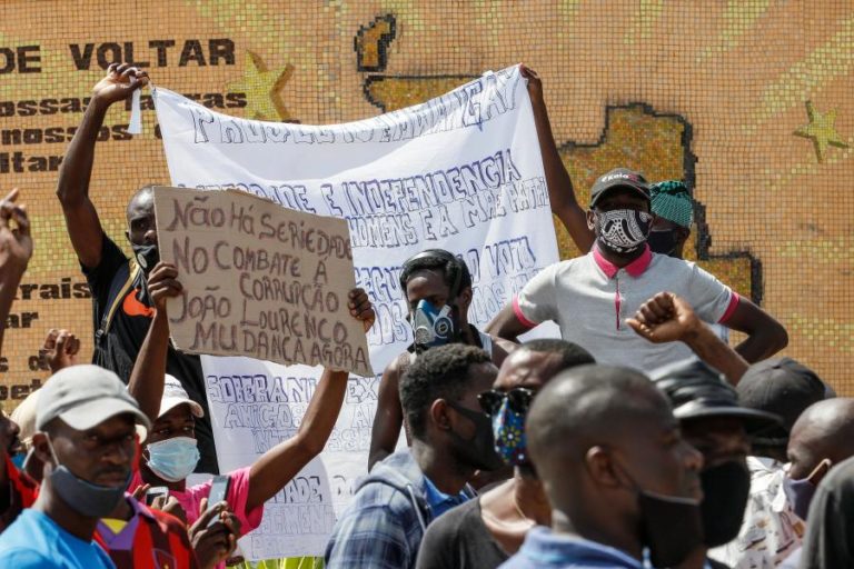 PROTESTO PACÍFICO EM LUANDA JUNTA CERCA DE 200 PESSOAS QUE PEDEM MELHOR GOVERNAÇÃO