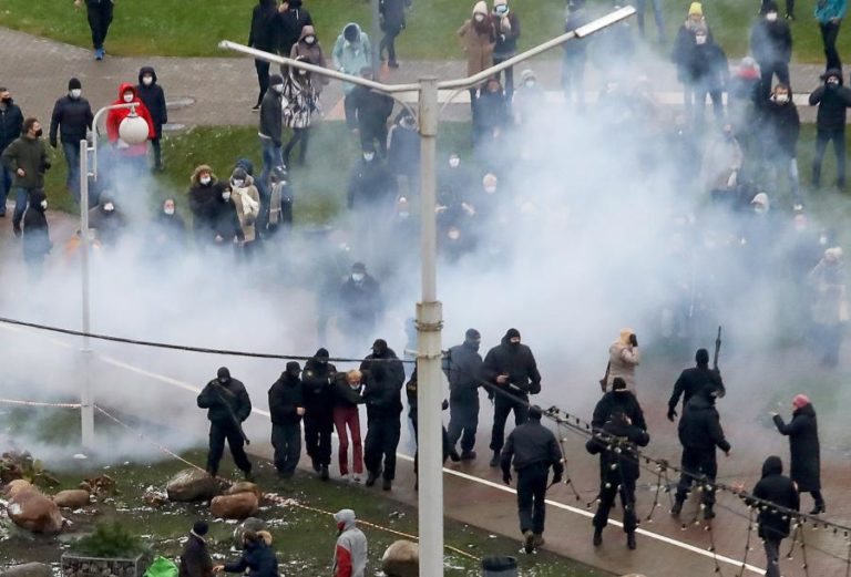 BIELORRÚSSIA: MAIS DE 200 DETIDOS NOS PROTESTOS EM MINSK