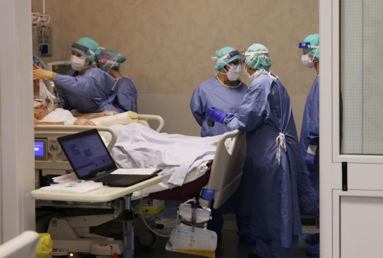 COVID-19: ITÁLIA REGISTA 853 MORTES NUM DIA, O PIOR NÚMERO DESDE MARÇO