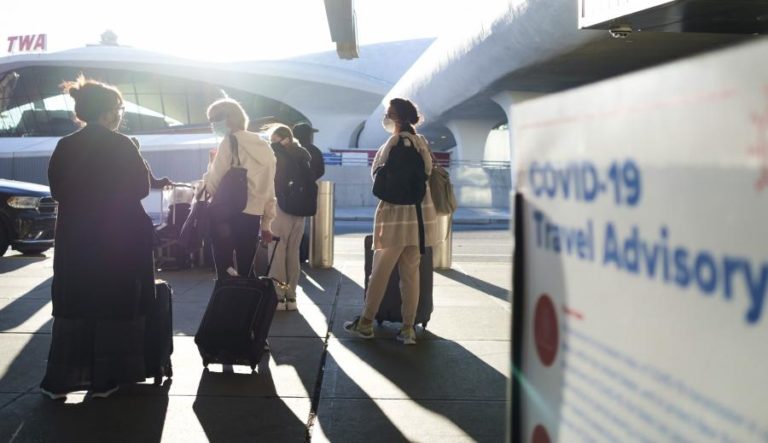 COVID-19: EUA REGISTAM MAIS 835  MORTOS E 176 MIL CASOS NUM SÓ DIA