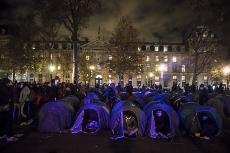 MIGRAÇÕES: DESMANTELAMENTO DE ACAMPAMENTO PELA POLÍCIA GERA INDIGNAÇÃO EM FRANÇA