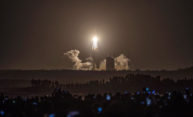 CHINA LANÇA SONDA PARA RECOLHER MATERIAL DA SUPERFÍCIE LUNAR