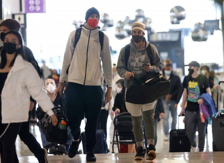 COVID-19: EUA REGISTAM 2.439  MORTOS E MAIS DE 196 MIL CASOS NUM SÓ DIA