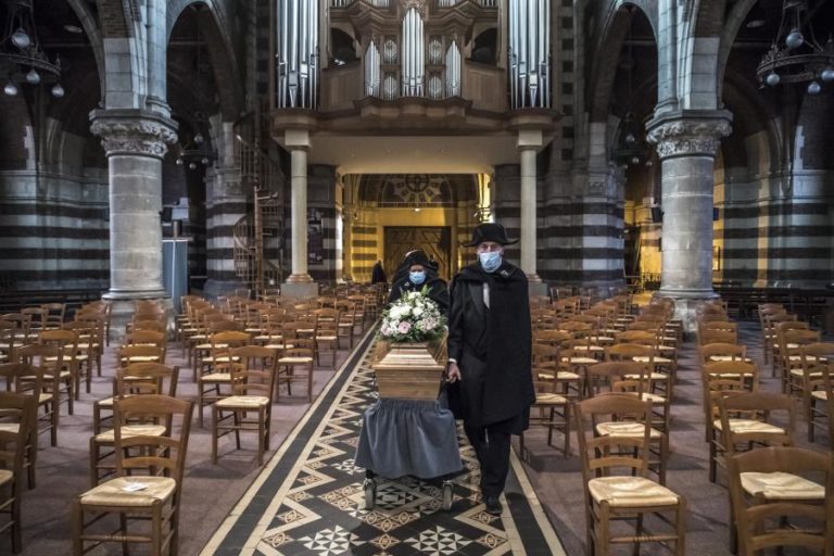 COVID-19: MAIS DE 1,45 MILHÕES DE MORTOS EM TODO O MUNDO