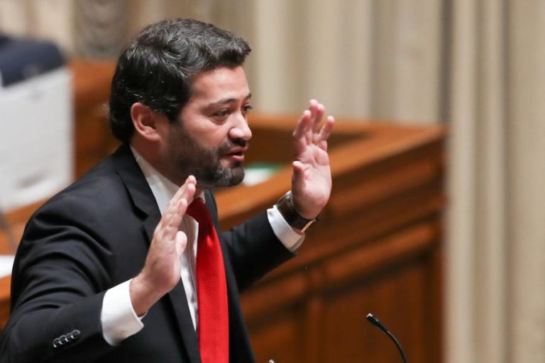 OE2021: VENTURA PREVÊ “ÚLTIMO ORÇAMENTO” DE UM COSTA “DESESPERADO E ACANTONADO”