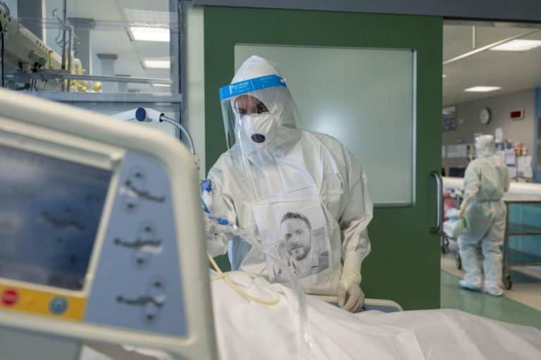 COVID-19: ITÁLIA REGISTOU 28.352 NOVOS CASOS E 827 MORTES NAS ÚLTIMAS 24 HORAS