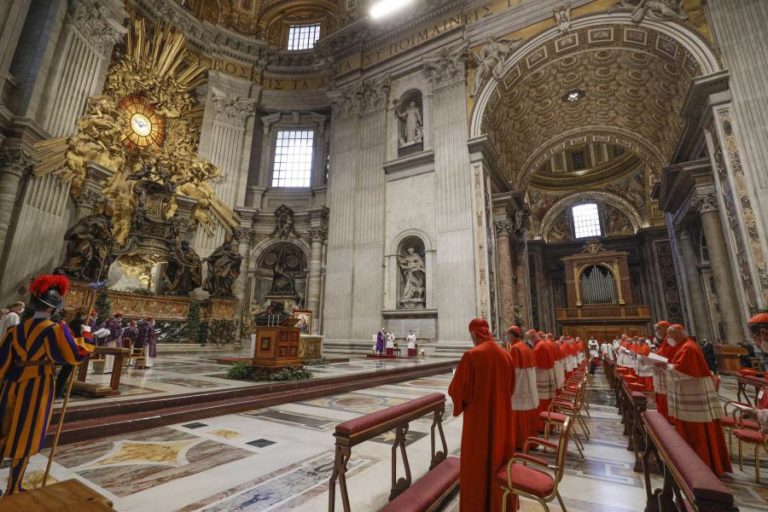 PAPA FRANCISCO ALERTA PARA O PERIGO DA MEDIOCRIDADE EM MISSA COM NOVOS CARDEAIS