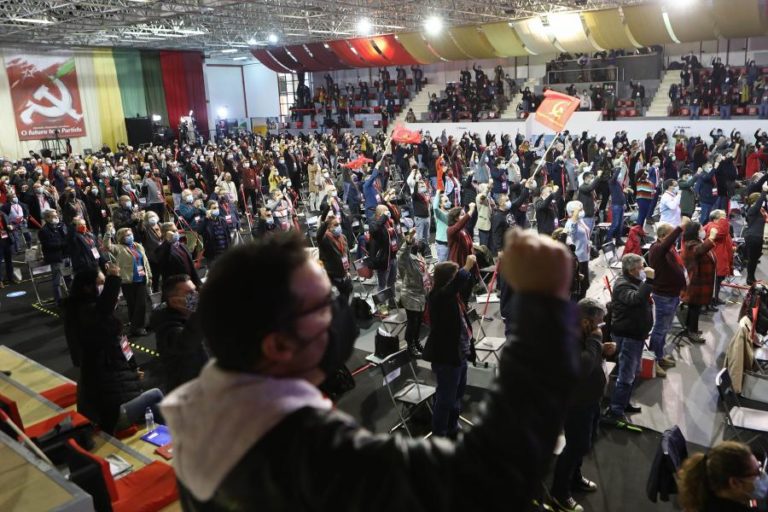 PCP/CONGRESSO: RESOLUÇÃO POLÍTICA APROVADA POR UNANIMIDADE, NOVA DIREÇÃO APLAUDIDA POR 10 MINUTOS