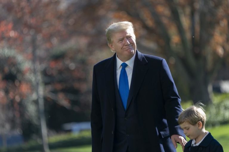 TRUMP INSISTE EM REJEITAR VITÓRIA DE BIDEN E REITERA ACUSAÇÕES DE FRAUDE ELEITORAL