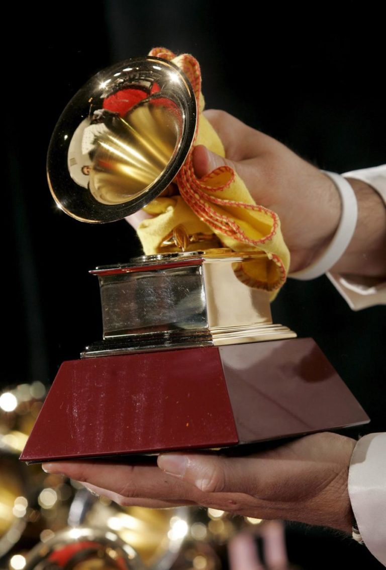 CANTORA PORTUGUESA MARIA MENDES NOMEADA PARA GRAMMY