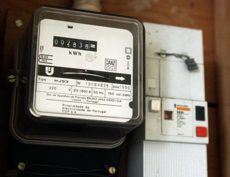 TARIFA SOCIAL DE LUZ E GÁS ALARGADA A MAIS SITUAÇÕES DE CARÊNCIA A PARTIR DE 6.ª FEIRA