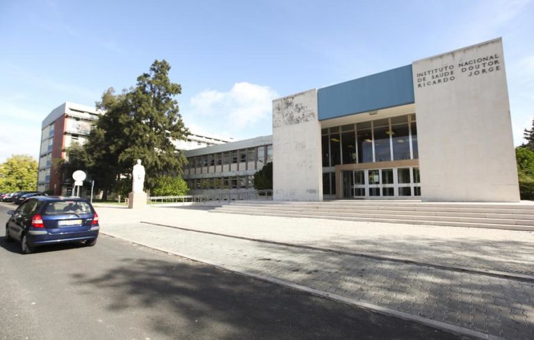 COVID-19: INSA APONTA QUATRO PICOS DE MORTALIDADE NO PAÍS EM 2020