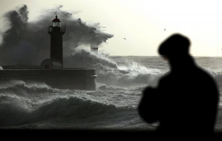 NOVE BARRAS FECHADAS À NAVEGAÇÃO DEVIDO À FORTE AGITAÇÃO MARÍTIMA