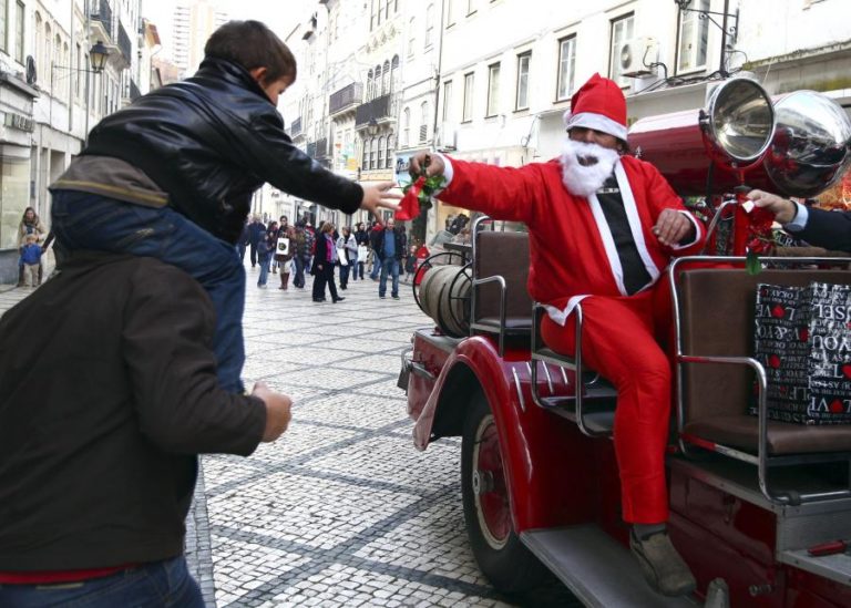 MAIS DE TRÊS QUARTOS DOS PORTUGUESES PRETENDEM GASTAR MENOS DINHEIRO NESTE NATAL – ESTUDO