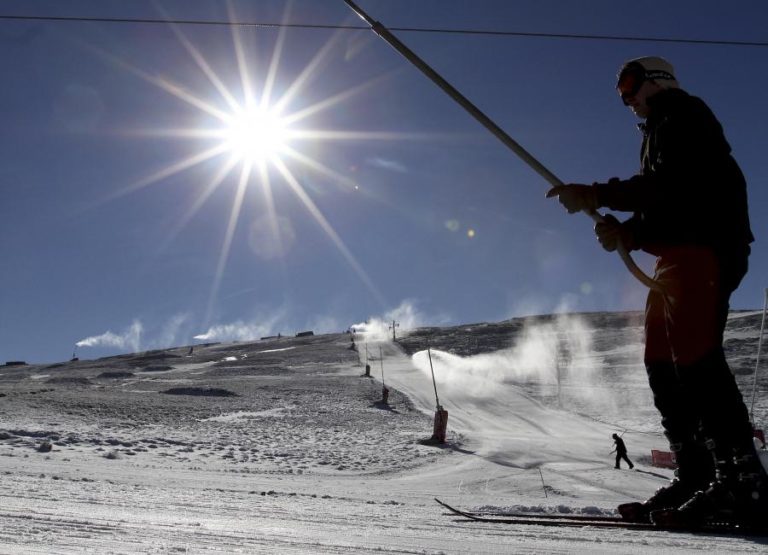 ESTÂNCIA DE ESQUI DA SERRA DA ESTRELA REABRE COM NOVAS REGRAS
