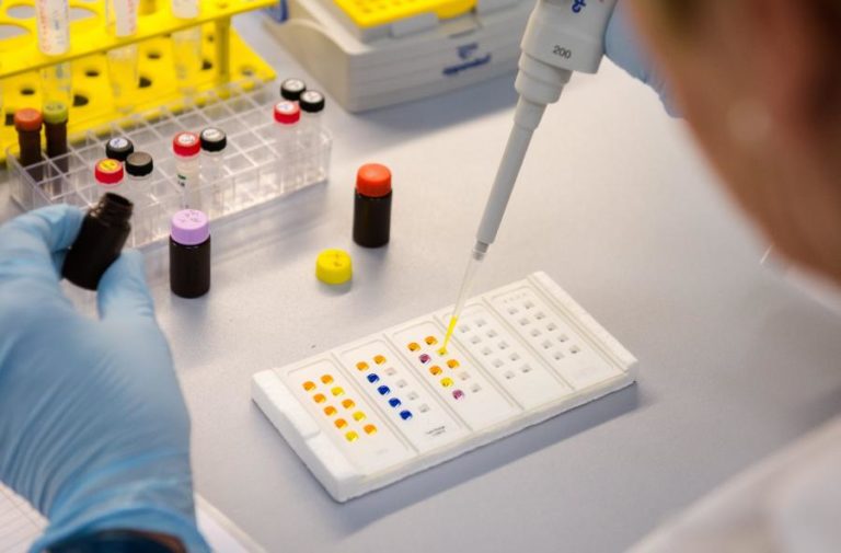 COVID-19: CIENTISTAS PORTUGUESES CRIAM TESTE DE DIAGNÓSTICO RÁPIDO A PARTIR DA SALIVA