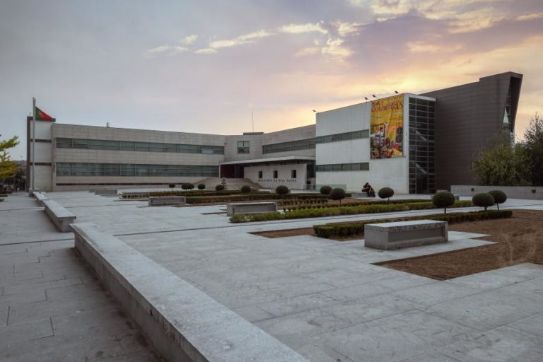 POLÍCIA JUDICIÁRIA FAZ BUSCAS NA CÂMARA DE VILA VERDE