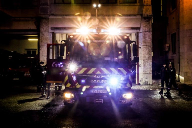 CINCO FERIDOS E DOIS DESAPARECIDOS EM INCÊNDIO DE PRÉDIO NO CENTRO DE LISBOA