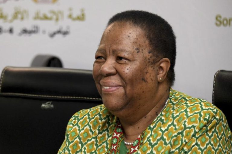 COVID-19: MNE DA ÁFRICA DO SUL ALERTA PARA CANCELAMENTO DE VOOS FACE A AUMENTO DE CONTÁGIOS