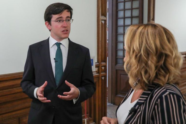 NOVO LÍDER DA JUVENTUDE SOCIALISTA NEGA ESTAR A REESCREVER A HISTÓRIA DA ORGANIZAÇÃO