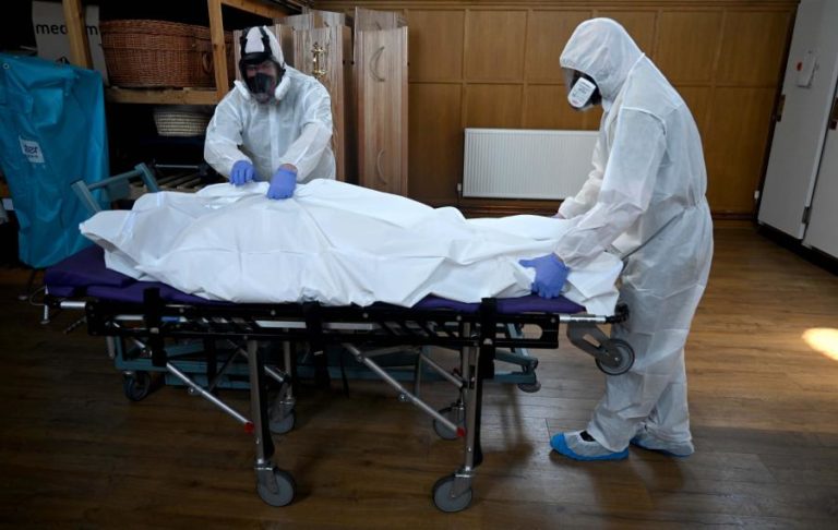 COVID-19: REINO UNIDO ULTRAPASSA AS 60 MIL MORTES