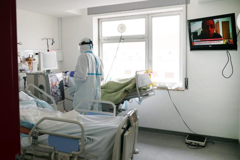 ENFERMEIROS EXIGEM QUE GOVERNO SUBSTITUA CONTRATOS PRECÁRIOS POR EFETIVOS