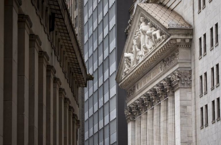 WALL STREET NEGOCEIA EM BAIXA NO INÍCIO DA SESSÃO