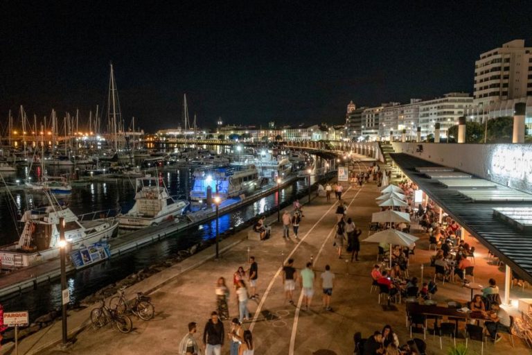 COVID-19: PASSAGEM DE ANO EM PONTA DELGADA COM PALCOS ITINERANTES MAS SEM FOGO-DE-ARTIFÍCIO